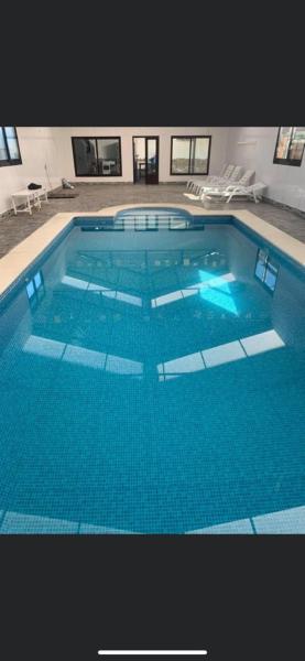 Chalet con piscina climatizada